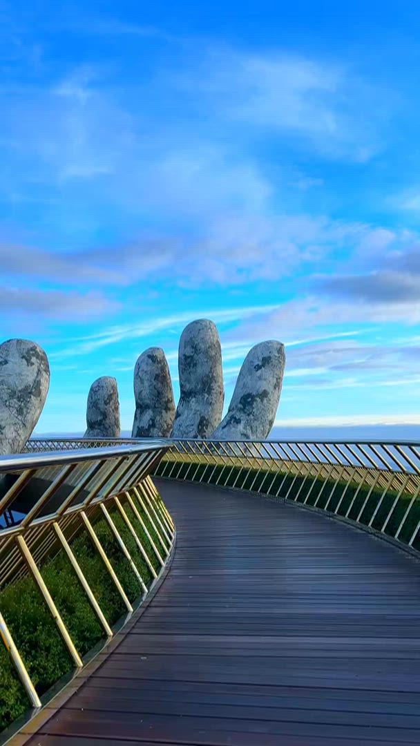 Découvrez les collines enchanteresses de BaNa et le pont d'or lors d'une excursion d'une journée au départ de Da Nang customer review video