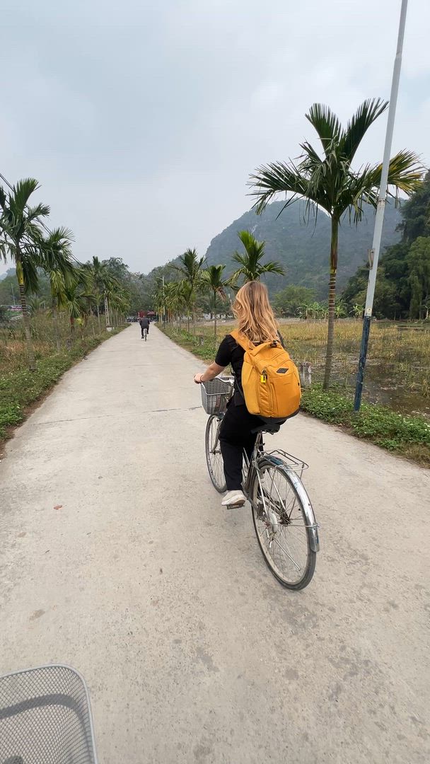 Ninh Binh Avontuur: Dagtocht Hoa Lu, Trang An & Dansende Grot customer review video