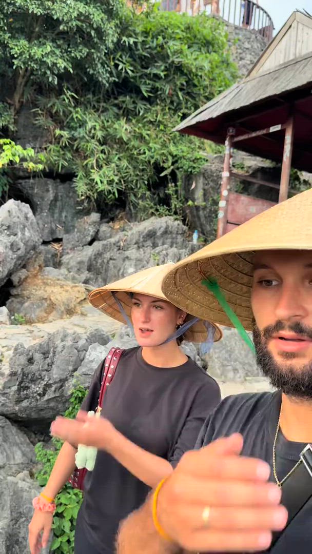 Ninh Binh Avontuur: Dagtocht Hoa Lu, Trang An & Dansende Grot customer review video