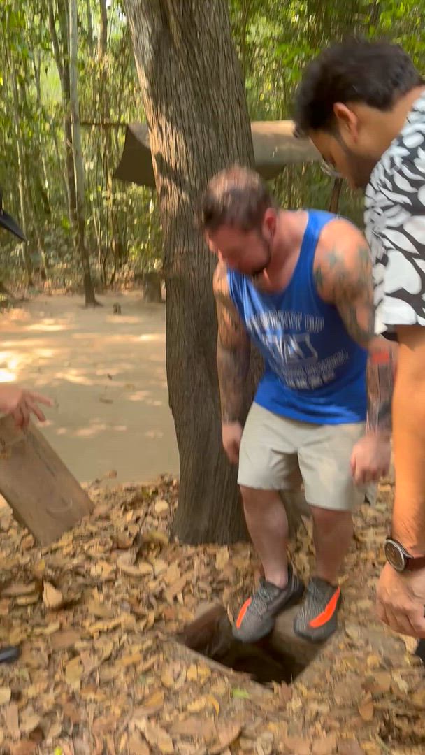 Excursion d'une journée au tunnel de Cu Chi + Delta du Mékong customer review video